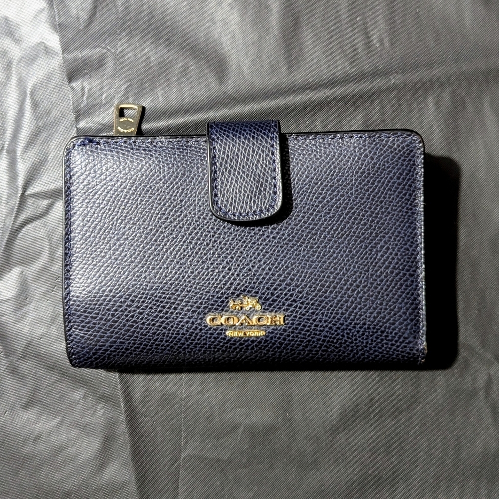 Coach Cross-grain Leather Corner Zip Wallet in Navy Midnight